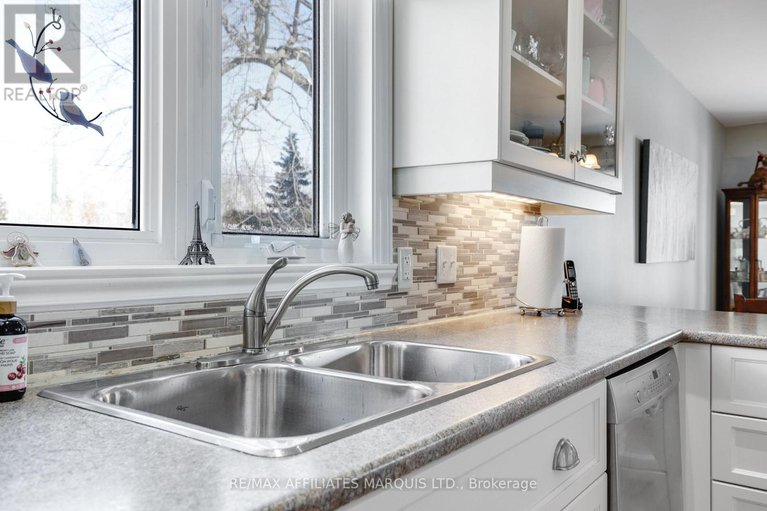 29363009/6-head-street/lancaster/south-glengarry/ontario/K0C1N0_20