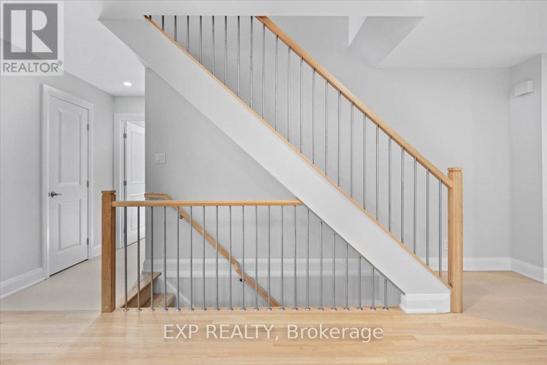 29043972/18-ivylea-street/craig-henrywoodvale/ottawa/ontario/K2G4X5_13