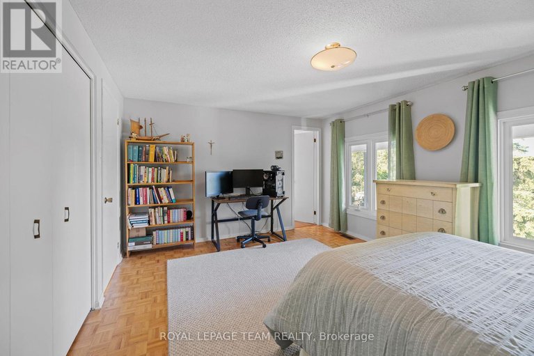 28900932/2486-regina-street/lincoln-heights/ottawa/ontario/K2B6X5_25