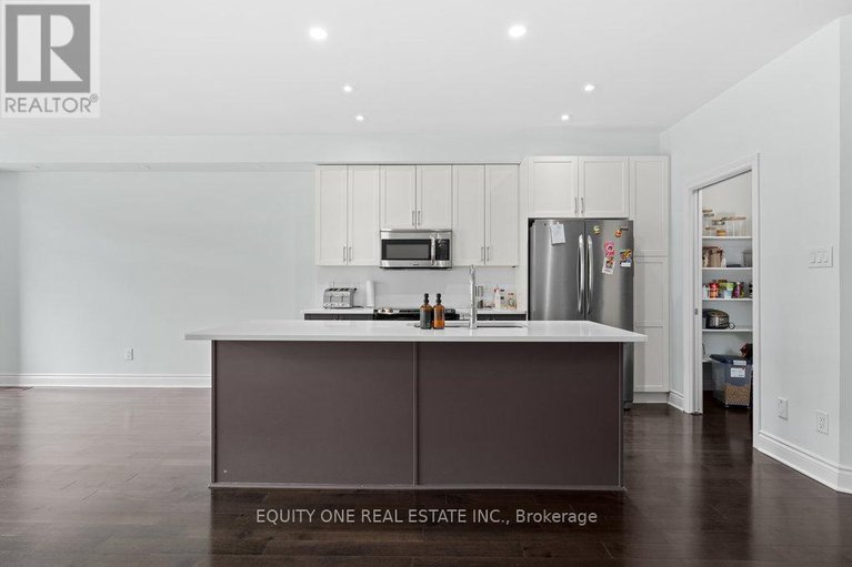 28348063/704-brian-good-avenue/riverside-southgloucester-glen/ottawa/ontario/K4M0C1_9