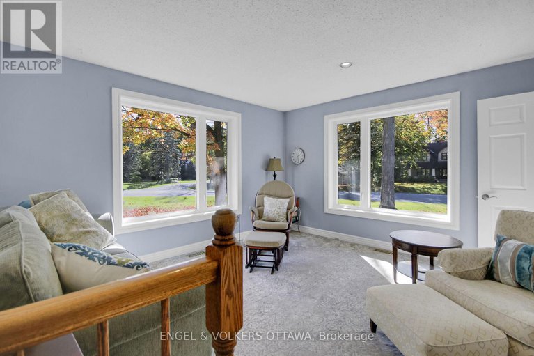 29119545/5593-whitewood-avenue-s/manotick-village-manotick-estates/ottawa/ontario/K4M1E1_23