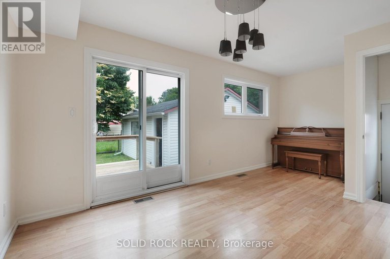 28538691/1135-maybank-street/parkway-park/ottawa/ontario/K2C2W7_13