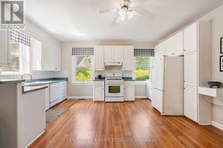 28632376/12084-lakeshore-drive/morrisburg/south-dundas/ontario/K0C1X0_9