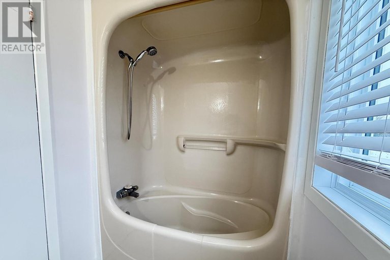 29238699/712-mathieu-way/fallingbrookpineridge/ottawa/ontario/K4A2S5_16