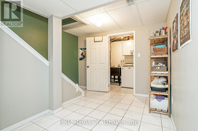 28924711/36-bethune-way/beaverbrook/ottawa/ontario/K2K1C3_32
