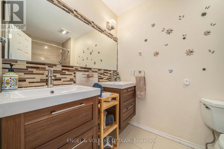 28574224/1841-lorraine-avenue/urbandale-acres/ottawa/ontario/K1H6Z7_22