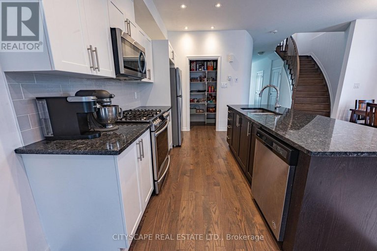 28681279/174-joshua-street/mer-bleuebradley-estatesanderson-park/ottawa/ontario/K1W0A3_18