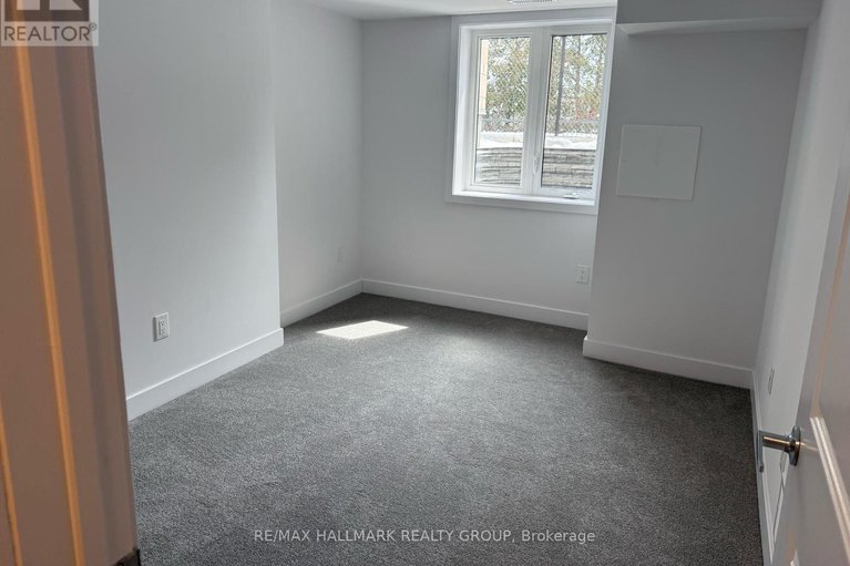 28493052/1017-silhouette-private/cedargrovefraserdale/ottawa/ontario/K2J2R3_11