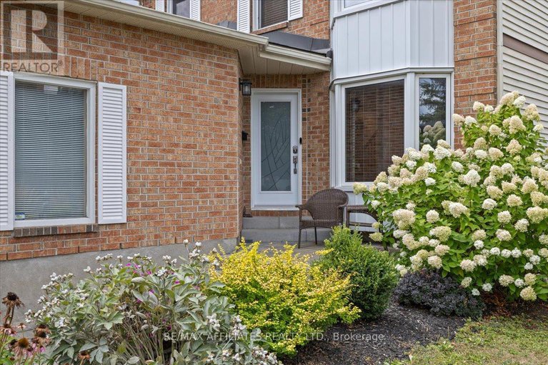 28985546/605-falwyn-crescent/fallingbrookridgemount/ottawa/ontario/K4A2B4_2