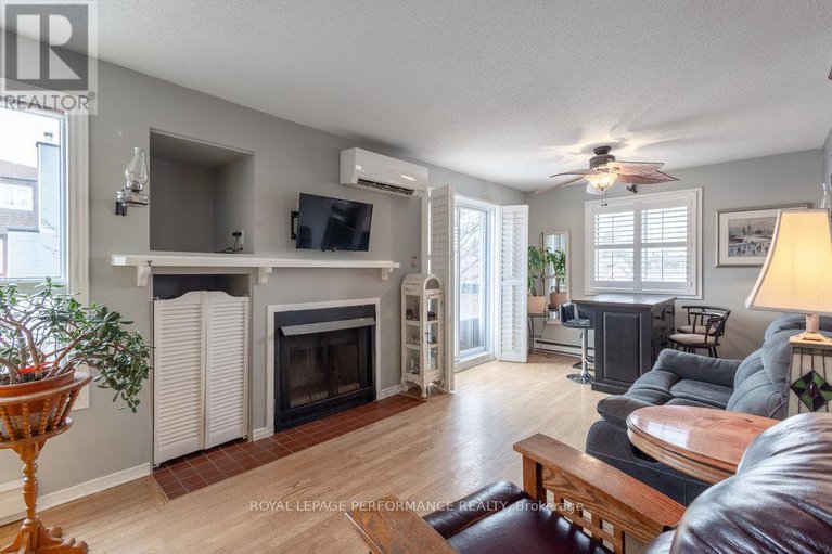 28401410/e-3066-councillors-way/blossom-parkleitrim/ottawa/ontario/K1T2S7_10
