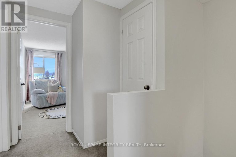 29178454/34-stokes-crescent/glencairnhazeldean/ottawa/ontario/K2L2Z4_26