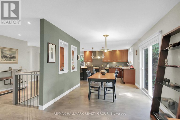 28785291/40-foothills-drive/lynwood-village/ottawa/ontario/K2H6K3_16