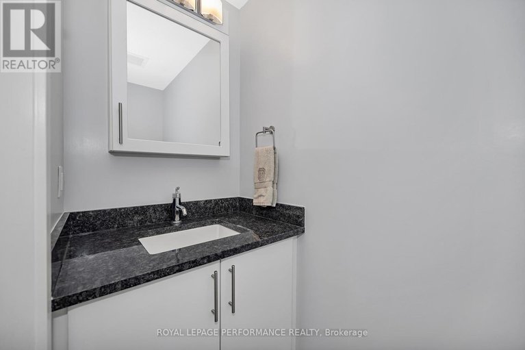 29461284/104-300a-lett-street/west-centre-town/ottawa/ontario/K1R0A8_18