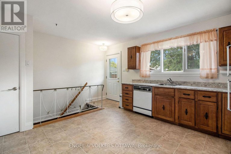 28910018/2061-vincent-street/elmvale-acres/ottawa/ontario/K1G2M8_11