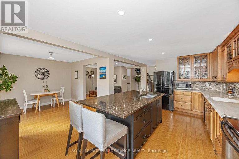 28785273/8-hyannis-avenue/cedargrovefraserdale/ottawa/ontario/K2J3H8_8