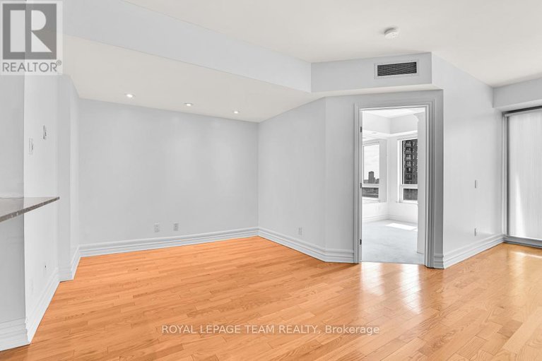 28538344/1306-200-rideau-street/sandy-hill/ottawa/ontario/K1N5Y1_16