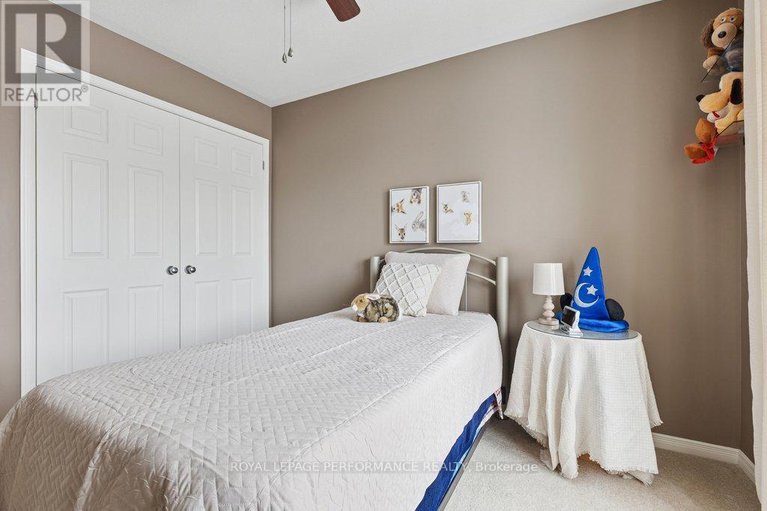 29402071/303-bryarton-street/chapel-hill/ottawa/ontario/K1C7R5_26