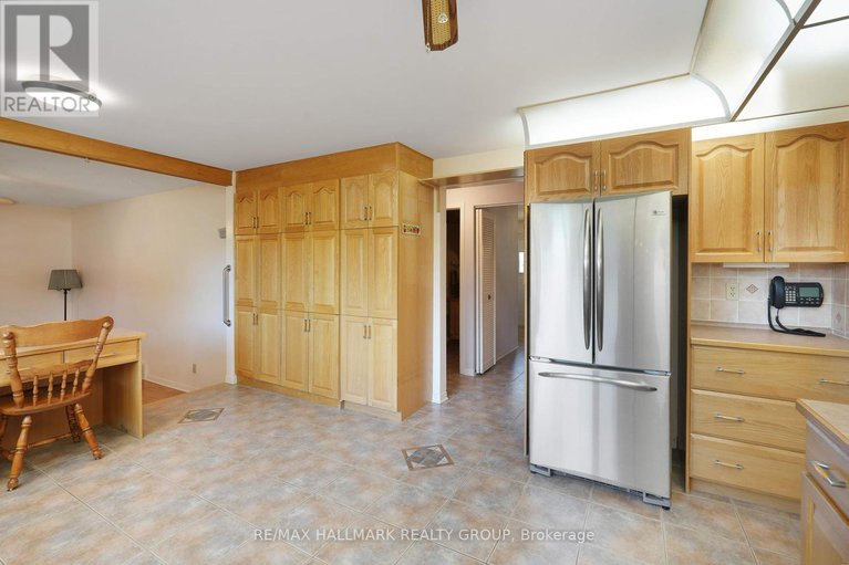 28869617/1-northview-road/city-viewskylinefisher-heightsparkwood-hills/ottawa/ontario/K2E6A6_15