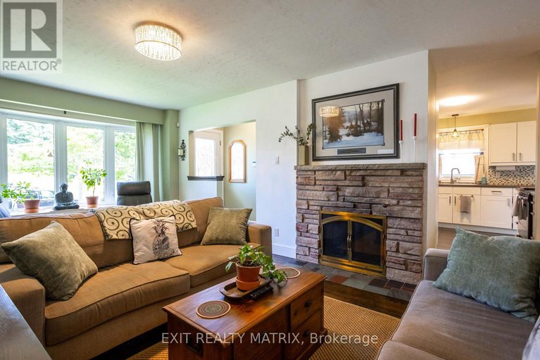 28102569/1860-featherston-drive/urbandale-acres/ottawa/ontario/K1H6P5_6