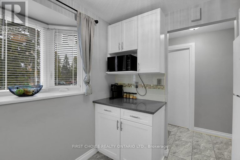 29056396/1771c-lamoureux-drive/queenswood-heights-south/ottawa/ontario/K1E2N5_16