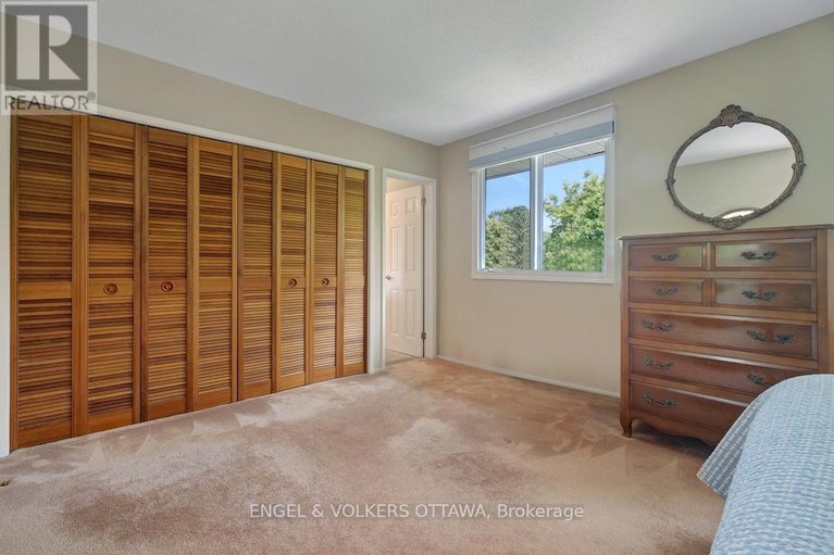 28812016/15-dickson-street/bruce-farmgraham-parkqualicumbellands/ottawa/ontario/K2H7H6_32