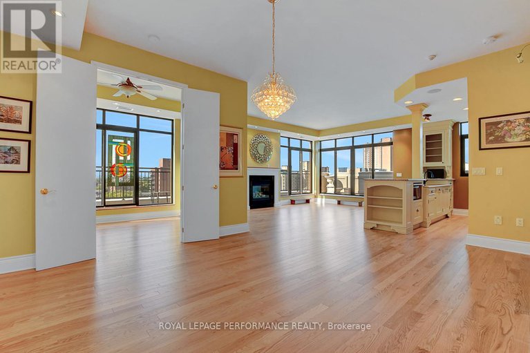 29170503/ph2-260-besserer-street/sandy-hill/ottawa/ontario/K1N1J3_3