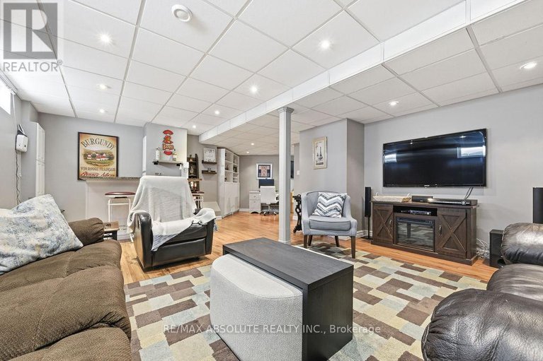 29302889/6145-lariviere-crescent/orleans-village/ottawa/ontario/K1W1C6_26