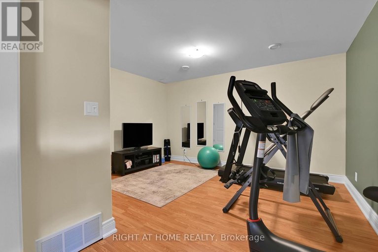 29635424/131-issam-private/ellwood/ottawa/ontario/K1T4B6_35