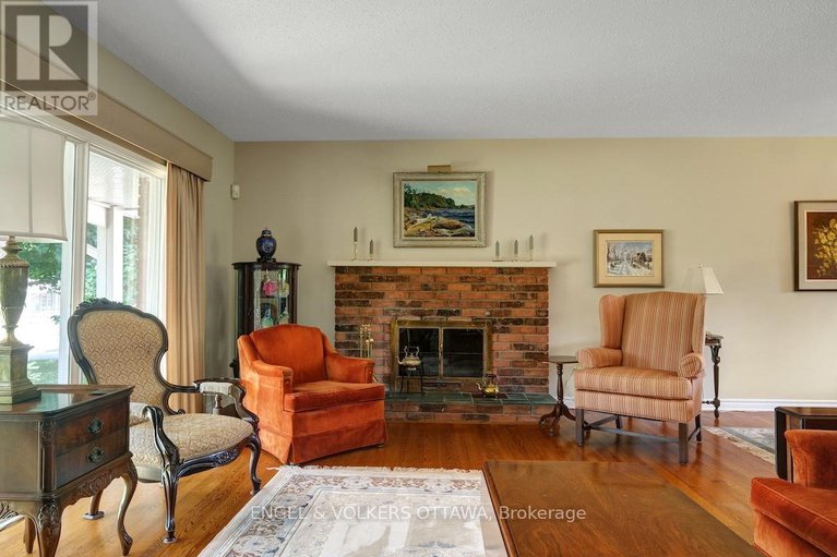 28812016/15-dickson-street/bruce-farmgraham-parkqualicumbellands/ottawa/ontario/K2H7H6_8