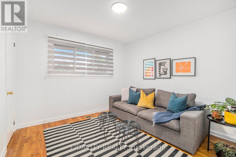 28372915/2147-iris-street/bel-air-park/ottawa/ontario/K2C1B4_17