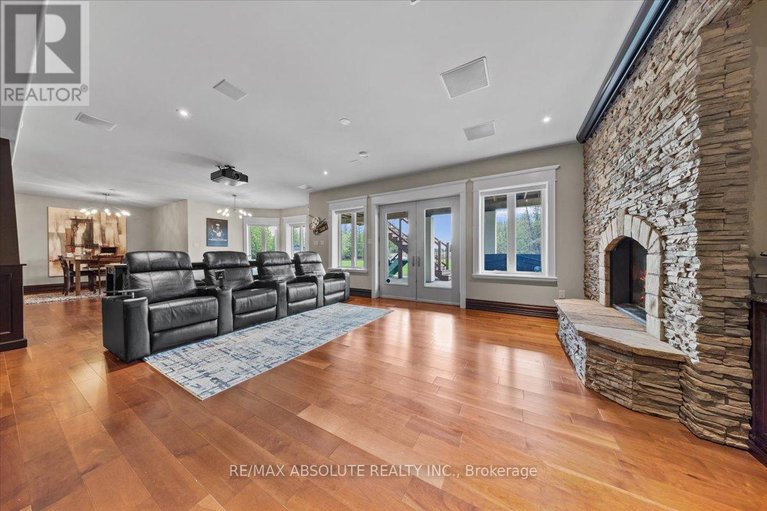 28246473/124-biltmore-crescent/btwn-franktown-rd-fallowfield-rd/ottawa/ontario/K2S2C6_38