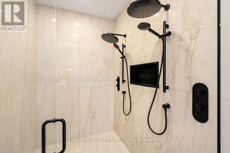 29446343/127-peridot-private/experimental-farm/ottawa/ontario/K2C3M3_74