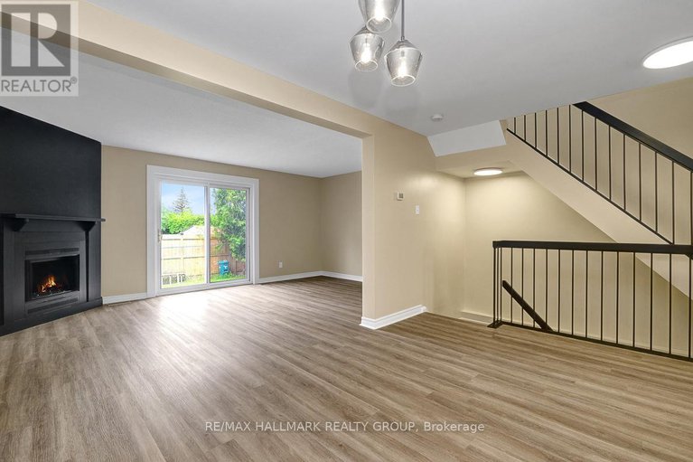 28349257/1701-lafrance-drive/queenswood-heights-south/ottawa/ontario/K1E2L7_12