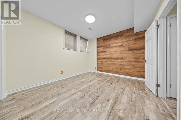 28577530/512-reardon-private/heron-gateindustrial-park/ottawa/ontario/K1V2L1_15