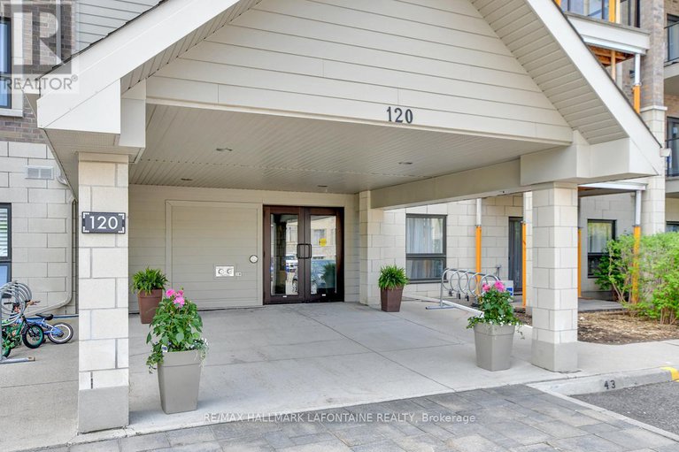 28124719/114-120-prestige-circle/chatelaine-village/ottawa/ontario/K4A1B4_2