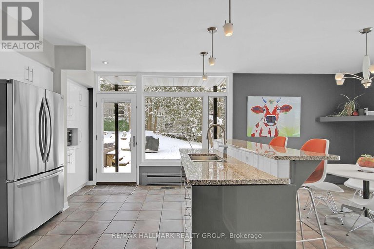 28150348/10-qualicum-street/bruce-farmgraham-parkqualicumbellands/ottawa/ontario/K2H7G8_6