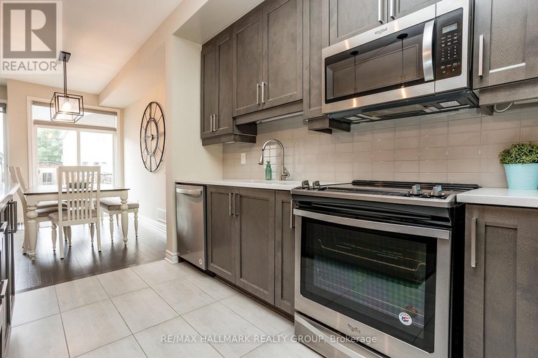 28443105/208-sittelle-private/fallingbrookgardenway-south/ottawa/ontario/K4A1G1_20