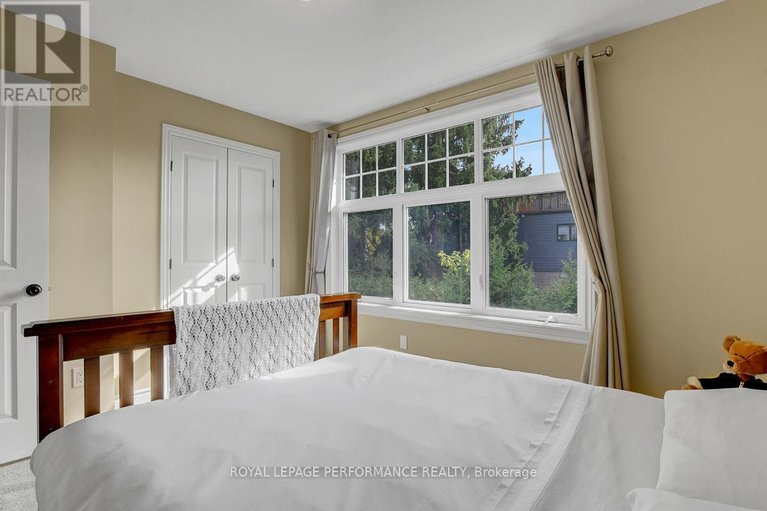 29445829/318-iona-street/westborohampton-park/ottawa/ontario/K1Z7B9_33