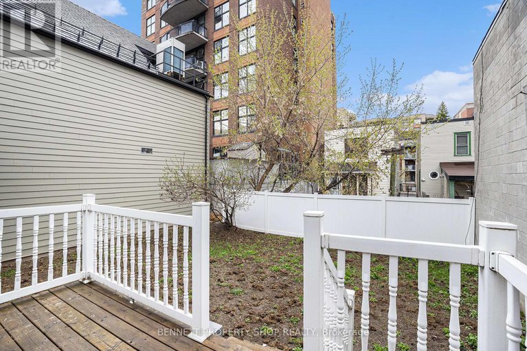 28245606/123-york-street/lower-townbyward-market/ottawa/ontario/K1N5T4_18