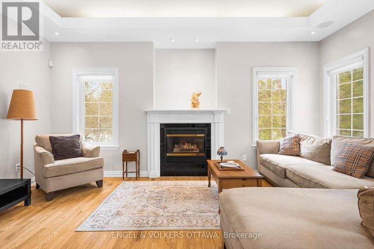 29513406/5-countryside-green/cedar-hillorchard-estates/ottawa/ontario/K2R1B5_16