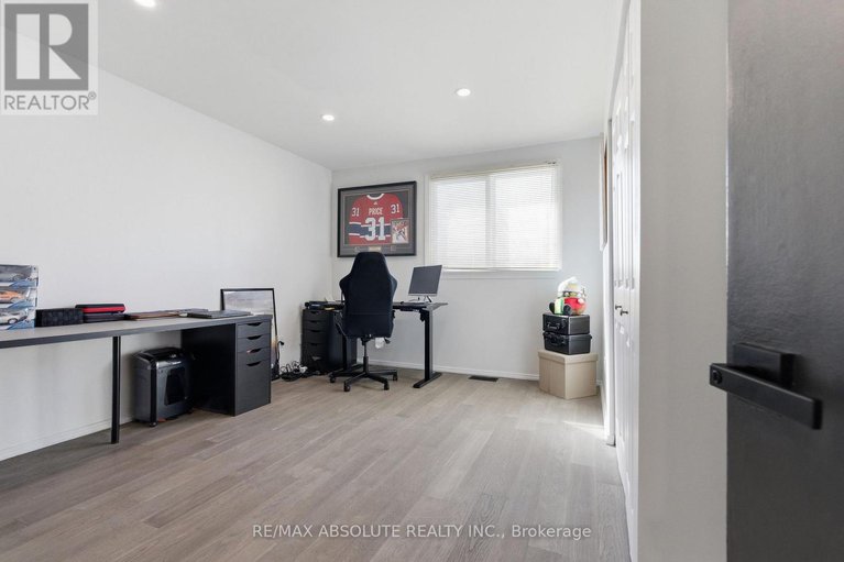 29407947/13-weatherwood-crescent/pineglencountry-place/ottawa/ontario/K2E7C5_36