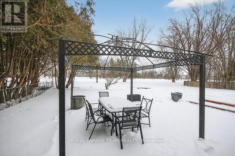 29283469/6636-marina-drive/manotick-south-to-roger-stevens/ottawa/ontario/K4M1B3_40
