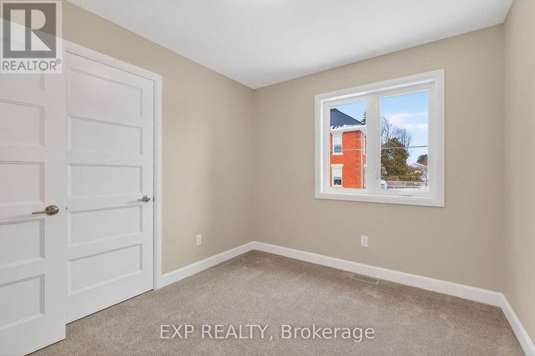 28364468/53-craig-street/village-of-russell/russell/ontario/K4R1A6_14