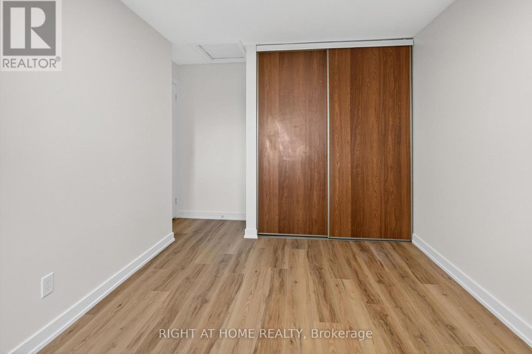 29027460/2311-stonehedge-crescent/pineview/ottawa/ontario/K1B4N7_23