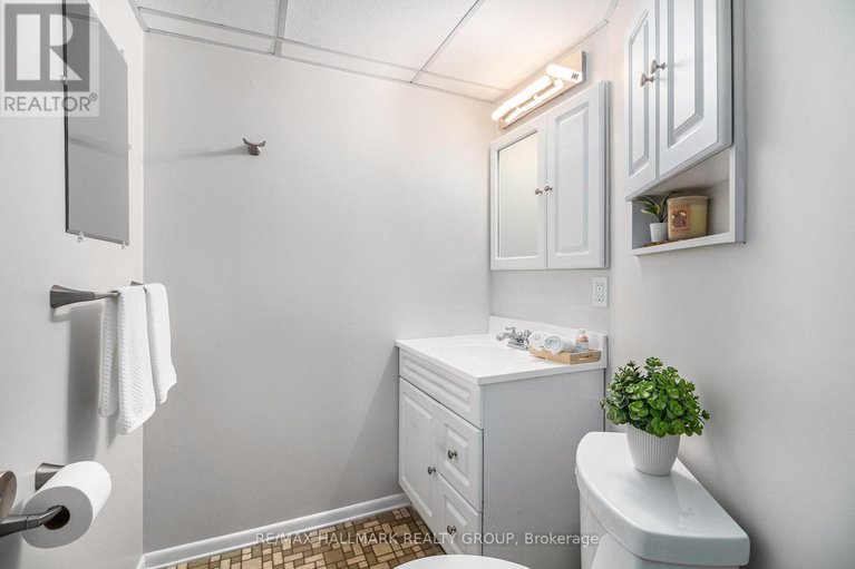 29090721/1366-metz-crescent/carson-grove/ottawa/ontario/K1K3Z5_27