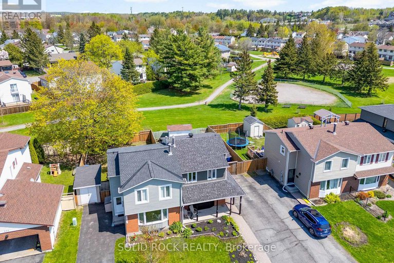 28313092/316-singleton-way/chatelaine-village/ottawa/ontario/K1E2B3_32