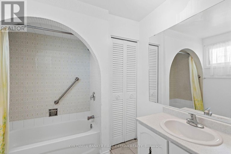 28315563/16-denewood-crescent/pineglencountry-place/ottawa/ontario/K2E7G5_40