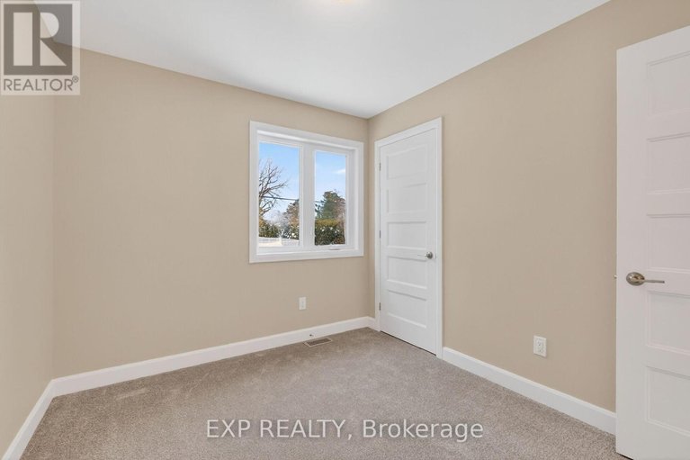 29612429/53-craig-street/village-of-russell/russell/ontario/K4R1A6_17