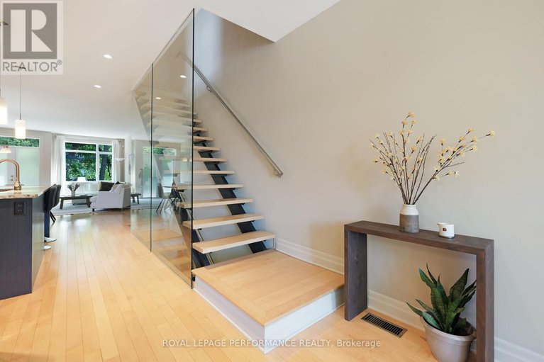 28636681/a-239-fairmont-avenue/civic-hospital/ottawa/ontario/K1Y1X8_4