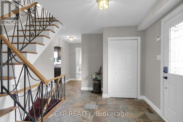 28340674/2001-neepawa-avenue/carlingwood/ottawa/ontario/K2A3L4_12